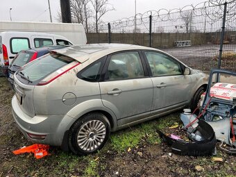 Ford Focus 1.6i 16V 74kw Ghia na náhradní díly - 3