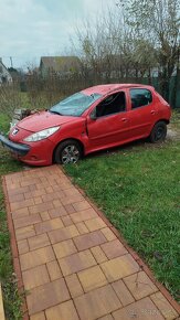 Predám na súčiastky Peugeot 206+ - 3