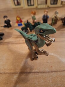 Lego Jurrasic World Indiraptor vs Blue 75930 - 3