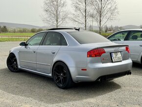 Audi rs4 4.2 V8 420koni manuál - 3