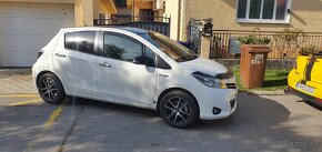 Yaris toyota 1,33 73kw 99ps biela zachovale auto - 3