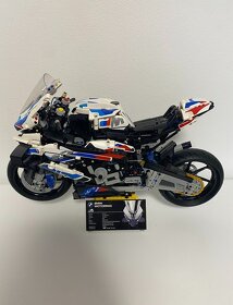 LEGO BMW M 1000 RR 42130 - 3