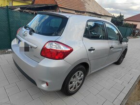 Toyota Auris 1.33 2011 benzín - 3