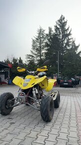 Suzuki LTZ400 na bielych značkách - 3