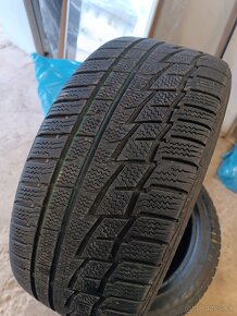 Predám zimné pneu 235/45 r17 - 3