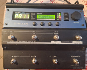 Predám Vokálny podlahový procesor TC-Helicon VoiceLive - 3