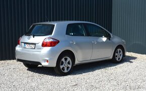 Toyota Auris 1.6 benzín, Automat, sezónne prezutie - 3