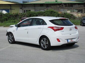 Hyundai i30 1.6 CRDi DOHC 16V Comfort - 3