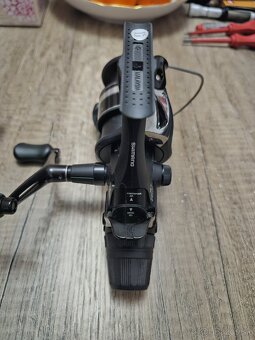 Predám 2x navijak Shimano Baitrunner ST 6000 RB - 3