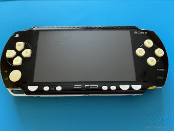 PSP 1000 (FAT) čierne s bielymi tlačidlami - 3