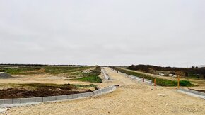 STAVEBNÉ POZEMKY v obci ZVONČÍN len 8 km od Trnavy,všetky IS - 3