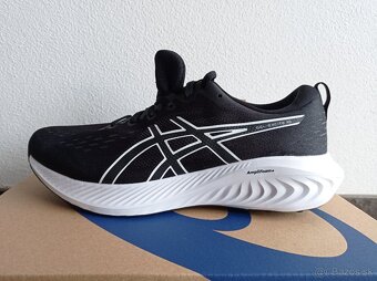 Botasky Asics gel contend 8 - 3