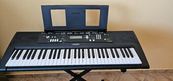 Yamaha EZ 220 Keyboard s dynamikou - 3