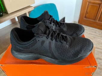 Nike Revolution 4 Black (čierna) - 3