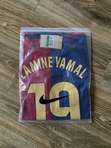 FC Barcelona - Lamine Yamal - 3