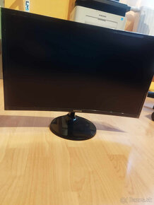 Monitor Samsung C24F396 - 3