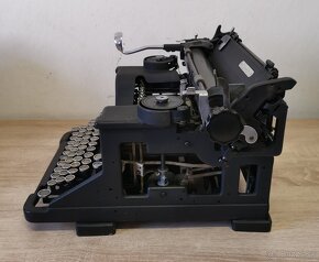 Militária písací stroj OLIVETTI M40 KRIEGSMASCHINE - 3