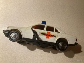 retro auto ambulance - 3