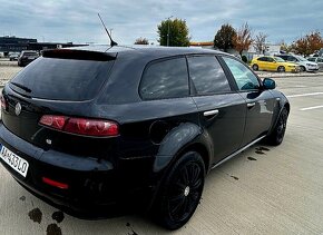 predám Alfa Romeo 159 Sportwagon 2007 1.9 Jtd 110kw Automati - 3