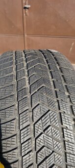 Pneu 295/40 R21 - 3