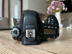 Canon 80D - 3