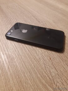 iPhone 8 / 64GB Čierny Nová batéria TOP stav - 3