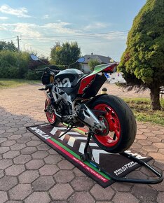 Aprilia Tuono Factory MY17 - 3