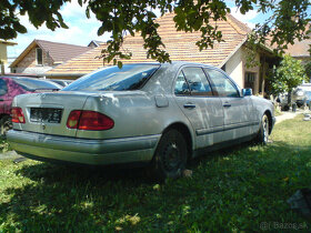 Mercedes W 210 300 D - 3