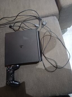 Predám Ps4 Slim - 3