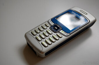 Sony Ericsson T230 - 3