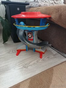 Veža paw patrol s autami a kopec figuriek - 3