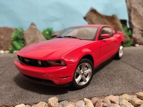 prodám model 1:18 FORD MUSTANG GT 2010 AUTOart - 3