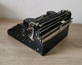 Starožitný písací stroj OLYMPIA Filia z roku 1936 - 3