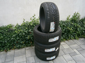 Predám 4x zimné nové pneu YOKOHAMA 235/50 R18 95WXL - 3