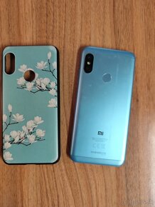 Xiaomi Mi A2 Lite s puzdrom, nabijackou a sluchatkami,64GB - 3