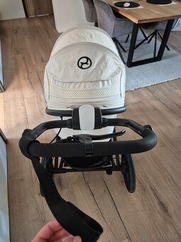 Cybex Avi Spin - 3