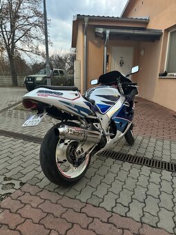 Suzuki GSXR 750 SRAD - 3