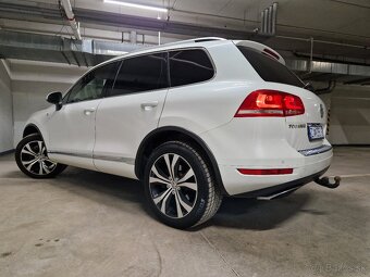 VW Touareg R-line Webasto 4x4 Vyservisovaný 3.0 L 242hp V6 - 3