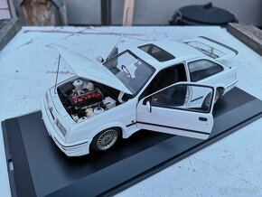 Ford Sierra Cosworth 1:18 AutoArt - 3