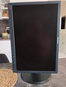 LCD Lenovo 22" 1680 x 1050 kontrast 1000:1 DVI D-SUB pivot - 3