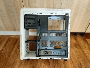 Predám PC skrinku ZALMAN Z3 Plus - 3