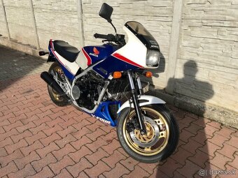 HONDA VF750F - 3