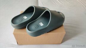 Yeezy Slides - Slate Marine, veľkosť 43/44 - 3