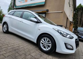 Hyundai i30 1.6-NÍZKÉ KM-spotř.5,1l/100km - 3