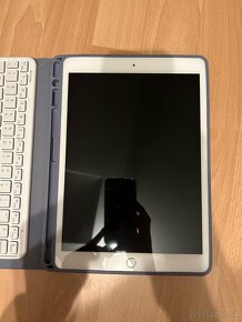 iPad 8. generácie, 32GB, BIELY (s klávesnicou) - 3