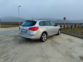 Opel  Astra J Sports Tourer - 3