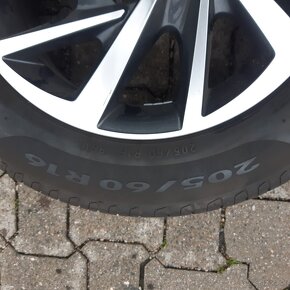 Predam hlinikovy disk na vw touran 16 zoll - 3