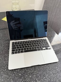 MacBook Air (M1, 2020) / 256GB - 3