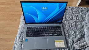 Asus vivobook E1504GA - 3