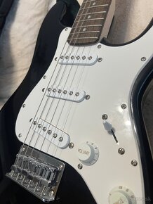 Elek.gitara : Fender Squier Mini Stratocaster V2 IL Black - 3